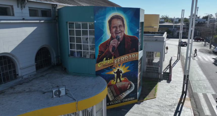 Homenajearon a Ariel Ferrari con un enorme mural en San Vicente.